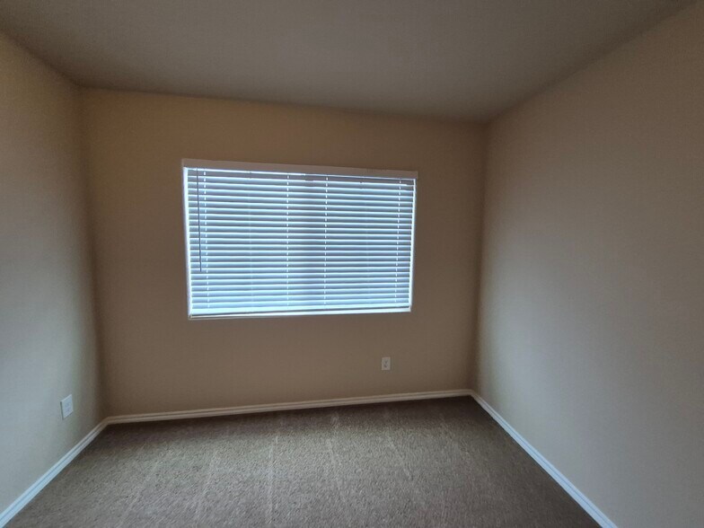 More Photos Of 8710 Vista de Nubes, Converse Apartments For Sale