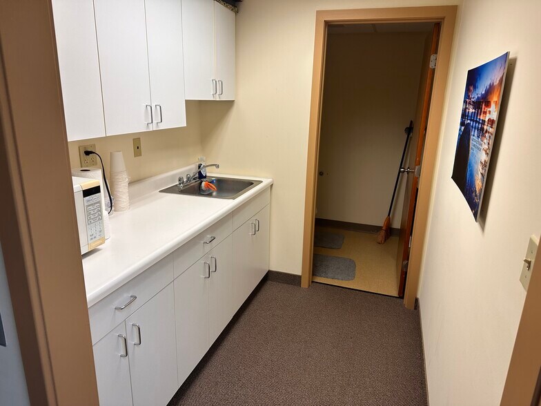 More Photos Of 1449 Old Waterbury Rd, Southbury Office For Lease