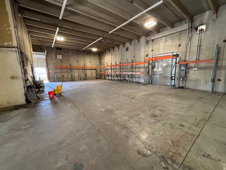 More Photos Of 215 S Pecos St, Denver Warehouse For Lease