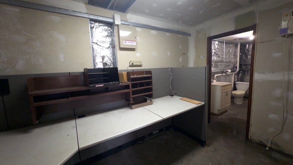 More Photos Of 500 Alakawa St, Honolulu Warehouse For Lease