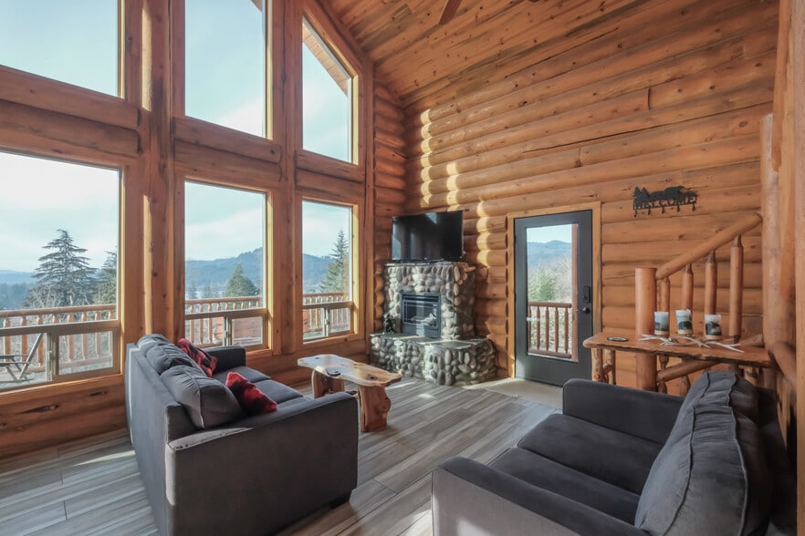 More Photos Of 6331 Lake Pointe Wy, Sweet Home Lodge Meeting Hall For Sale