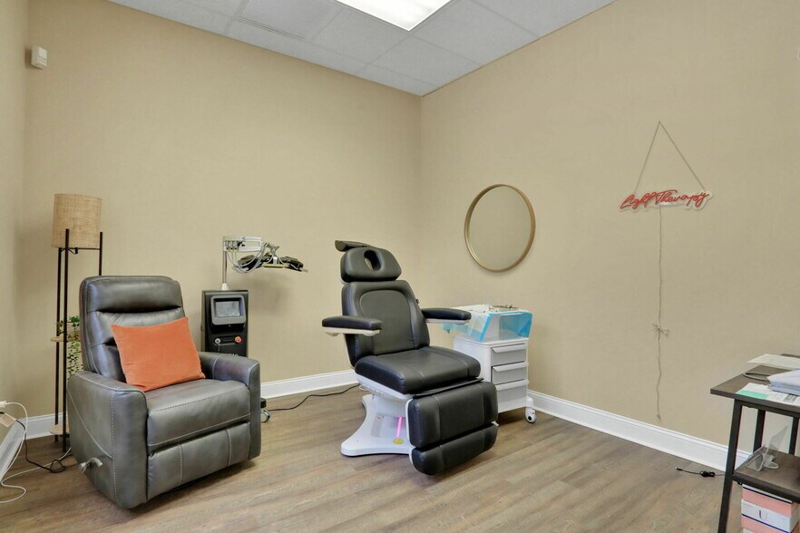 More Photos Of 12428 San Jose Blvd, Jacksonville Office For Sale