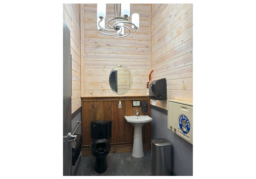 More Photos Of , Fort Atkinson General Retail For Sale