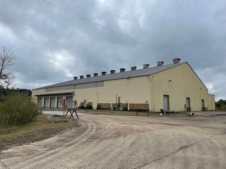 More Photos Of 735 FM 92 S, Silsbee Warehouse For Lease