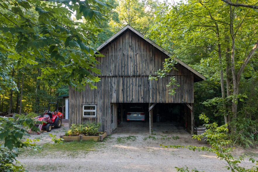 More Photos Of 401 Gilkey Ridge Rd, Shade Winery Vineyard For Sale