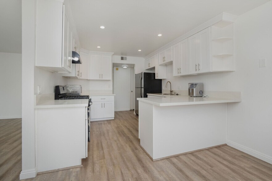 More Photos Of 712 Pacific St, Santa Monica Apartments For Sale