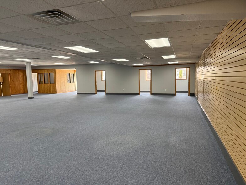 More Photos Of 223 N Seymour St, Fond Du Lac Manufacturing For Lease