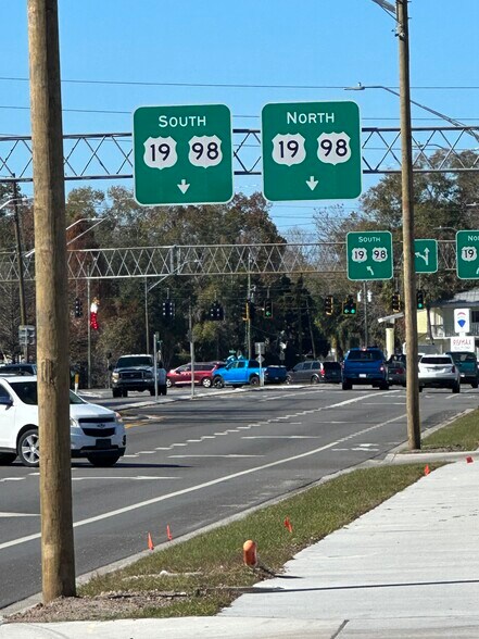 More Photos Of 687 NE 5th St, Crystal River Freestanding For Sale