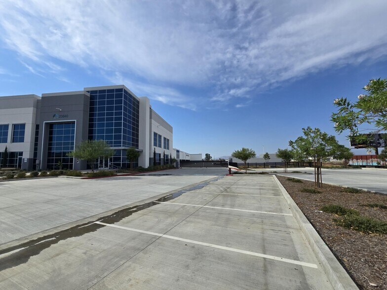 More Photos Of 23840-23842 Rider St, Perris Distribution For Lease