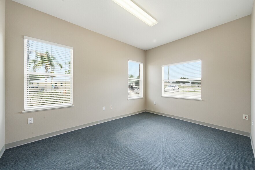 More Photos Of 401 W Interlake Blvd, Lake Placid Office For Sale