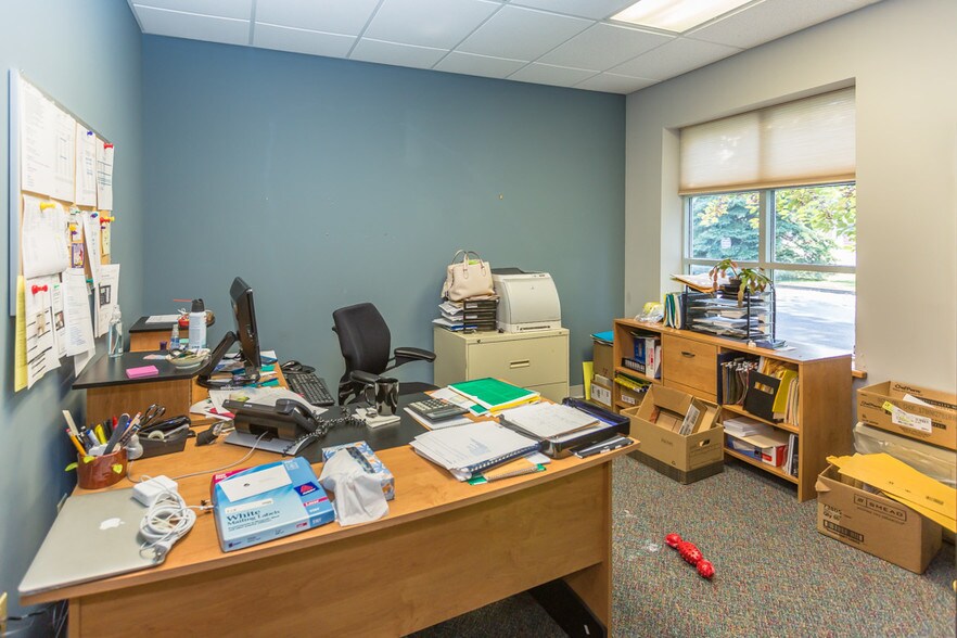 More Photos Of 100 Sylvan Pky, Amherst Medical For Lease