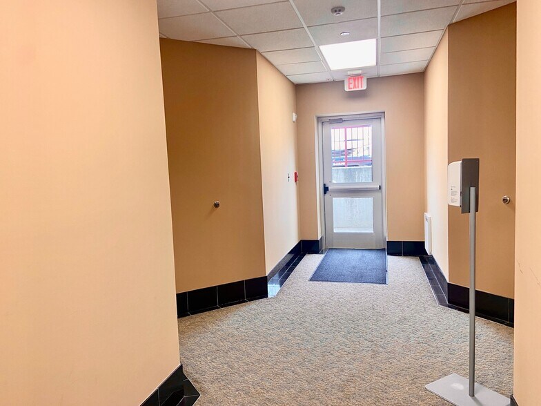 More Photos Of 19490 Sandridge Way, Leesburg Medical For Lease