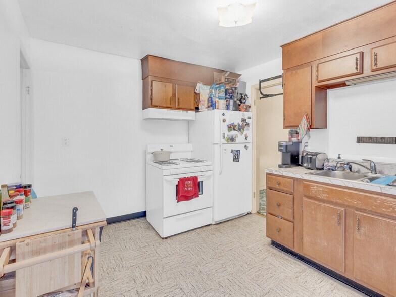 More Photos Of 239 E Main St, Westminster Office For Sale