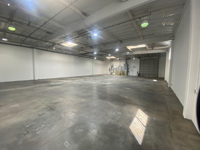 More Photos Of 13539 Desmond St, Pacoima Manufacturing For Lease
