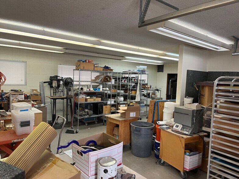More Photos Of 333 NE Lincoln St, Hillsboro Light Manufacturing For Sale
