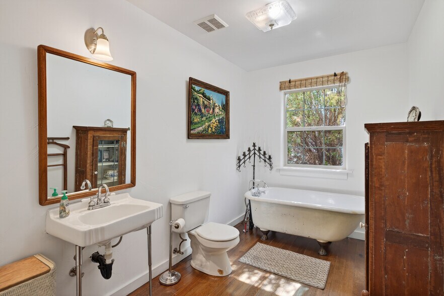 More Photos Of 411 N 500 W, Moab General Retail For Sale