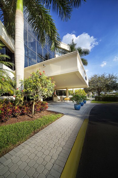 More Photos Of 9960 S Central Park Blvd, Boca Raton Medical For Lease