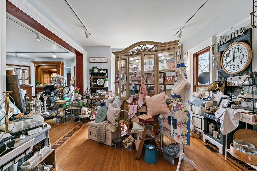 More Photos Of 303 N Main St, Elburn General Retail For Sale