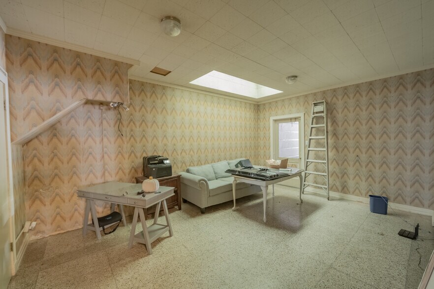 More Photos Of 150-162 S Seguin Ave, New Braunfels Office For Lease