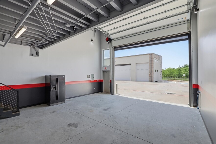 More Photos Of 6767 All Stars Ave, Frisco Showroom For Sale