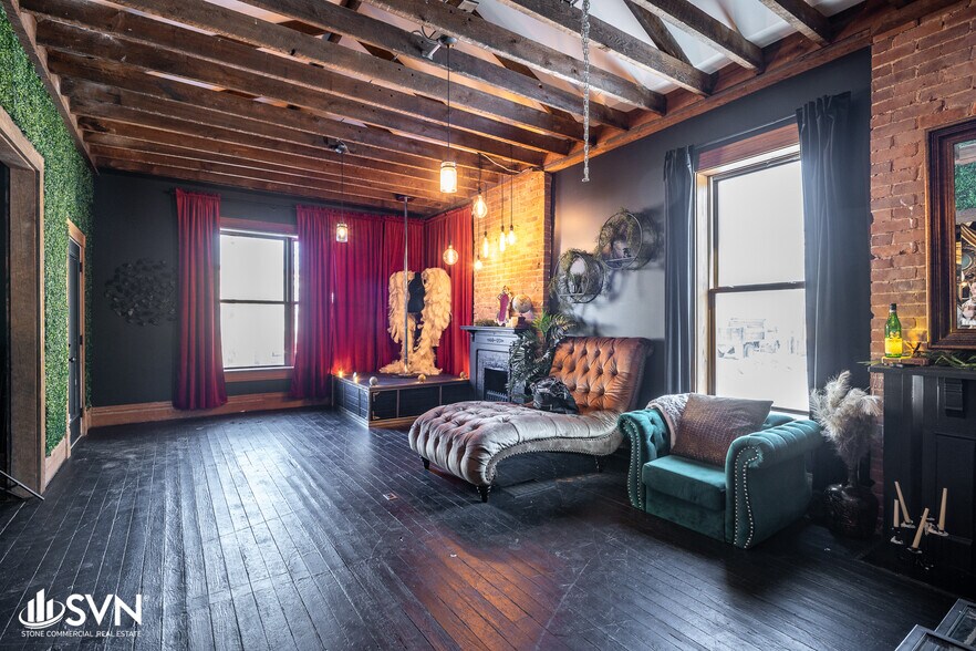 More Photos Of 732 N Limestone, Lexington Storefront Retail Office For Sale