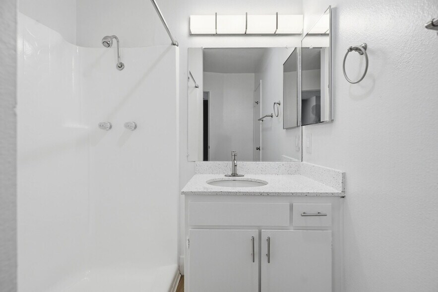 More Photos Of 725 N Fig St, Escondido Apartments For Sale