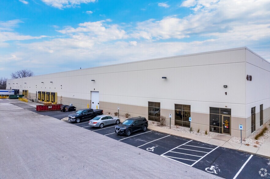 More Photos Of 4410 N 132nd St, Butler Warehouse For Lease