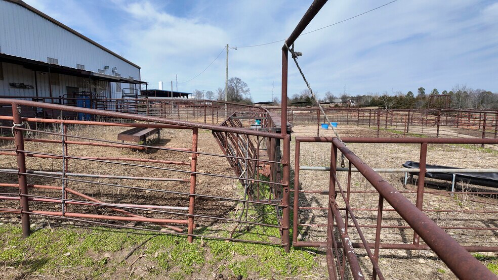 More Photos Of 99 Stacks Dr, Damascus Horse Stables For Sale