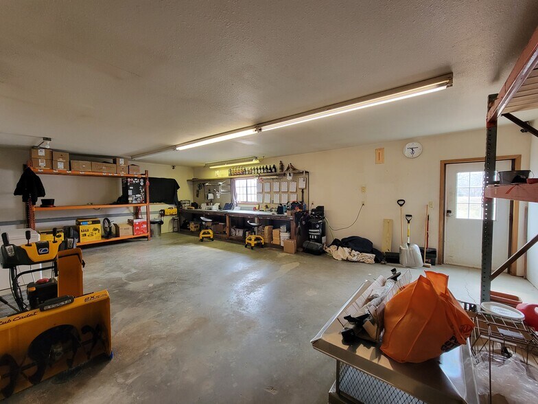 More Photos Of 1109 S Commerce Ave, Sioux Falls Industrial For Lease