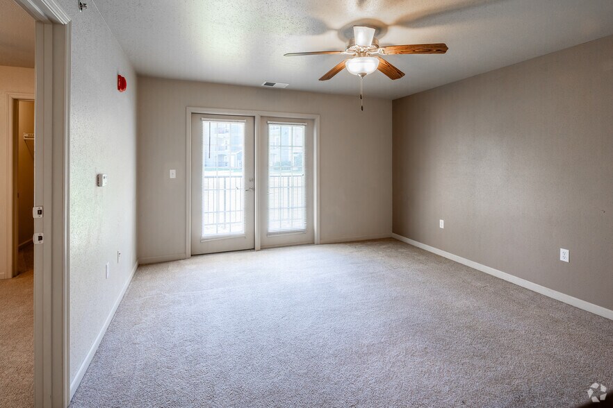 More Photos Of 500 Saluki Blvd, Carbondale Apartments For Sale