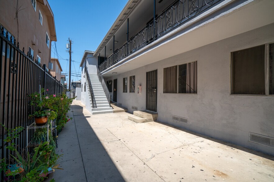 More Photos Of 1425 Cedar Ave, Long Beach Apartments For Sale