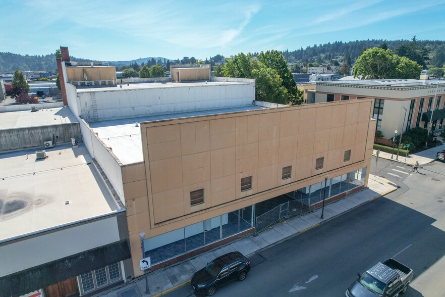 More Photos Of 181 Anderson Ave, Coos Bay Department Store For Sale