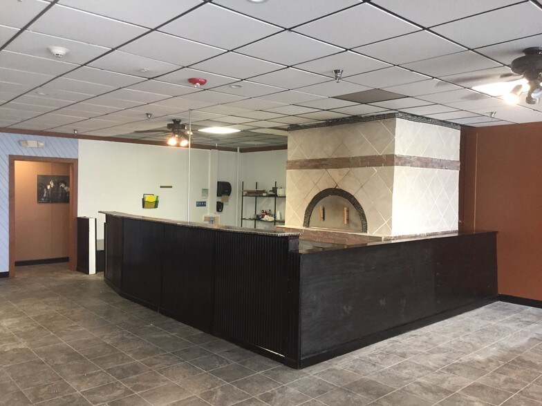 More Photos Of 3S071 State Route 59, Warrenville Restaurant For Lease