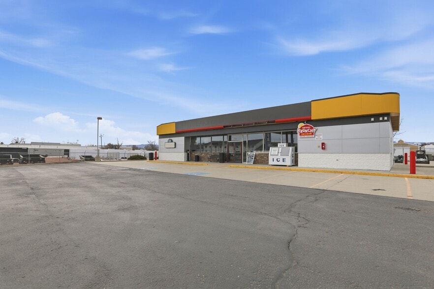 More Photos Of 2490 N Main St, Sheridan Convenience Store For Sale