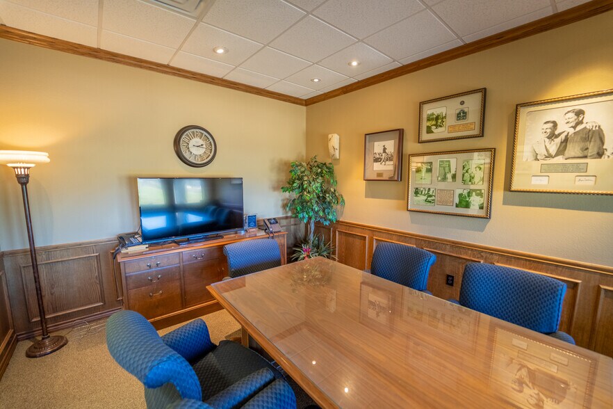 More Photos Of 5103 E Airline Rd, Victoria Office For Lease