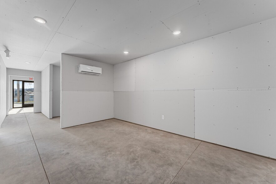 More Photos Of 201 Blue Sky ln, Hollister Flex For Lease