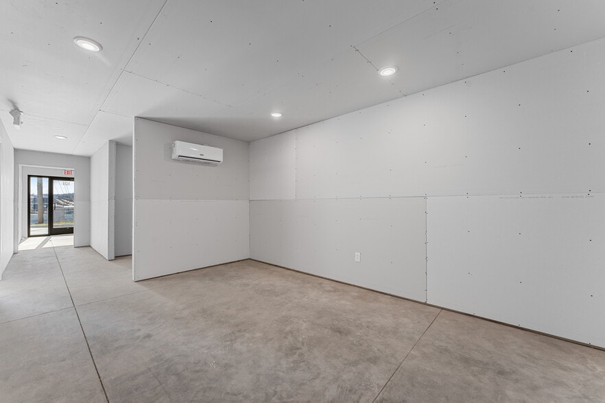 More Photos Of 201 Blue Sky ln, Hollister Flex For Lease
