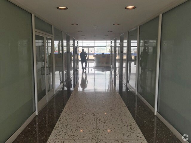 More Photos Of 4640 Admiralty Way, Marina Del Rey Office For Lease