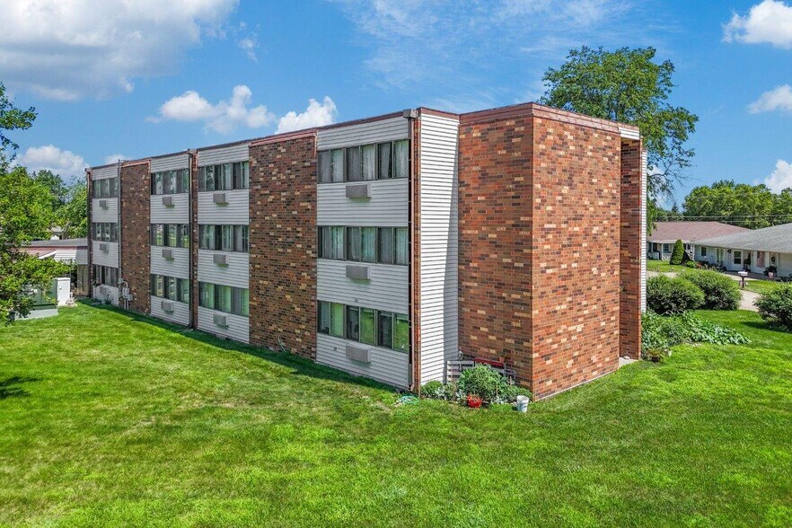 More Photos Of 704 E Mapleleaf Dr, Mount Pleasant Apartments For Sale