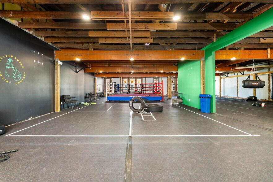 More Photos Of 111 Bank St, Oxford Sports And Entertainment For Lease