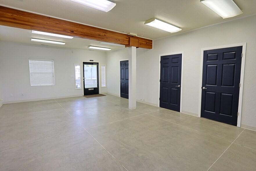 More Photos Of 137 Hall Ave, Coos Bay Office For Sale