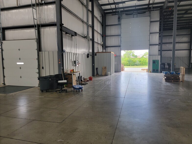 More Photos Of 315 N Madison St, Fortville Manufacturing For Lease