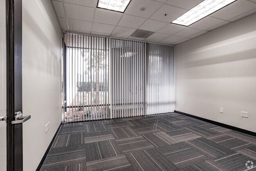 More Photos Of 1821 Kettering St, Irvine Warehouse For Lease