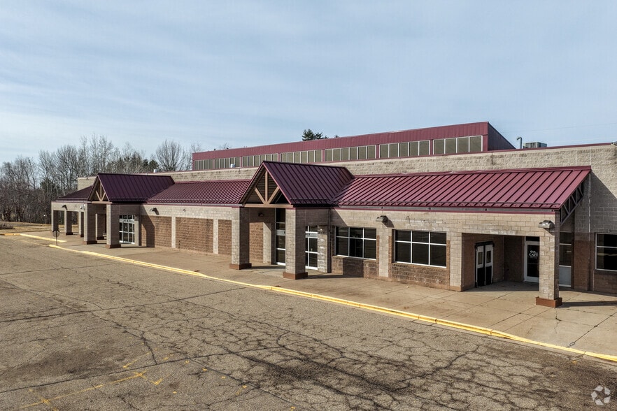 More Photos Of 400 W 9th St N, Ladysmith General Retail For Sale