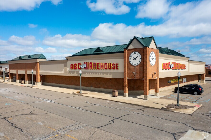 More Photos Of 15255-15449 Hall Rd, Macomb Township Unknown For Lease