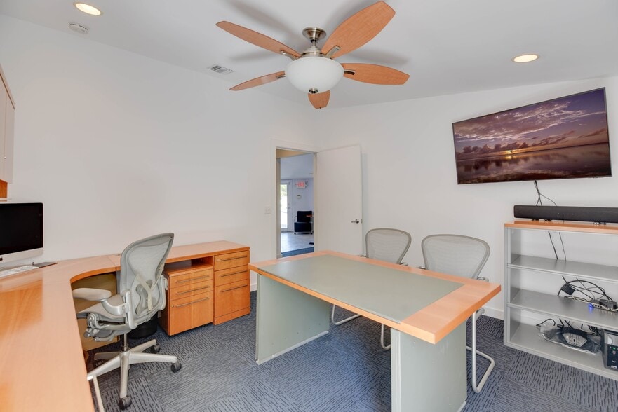 More Photos Of 701 Simonton St, Key West Office For Sale