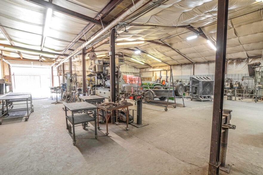 More Photos Of 1117 N Avenue T, Lubbock Warehouse For Sale