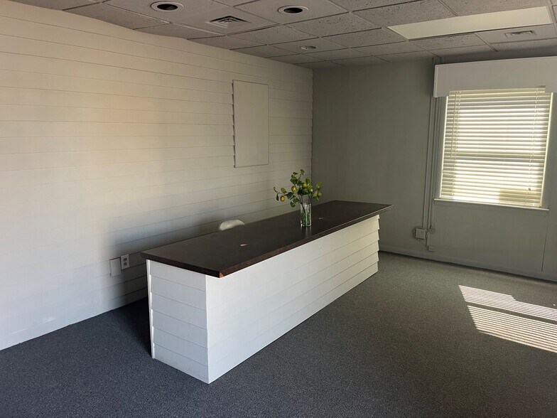 More Photos Of 5680 Churchland Blvd, Portsmouth General Retail For Sale