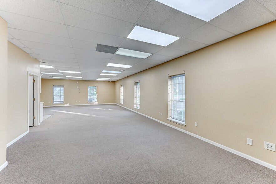 More Photos Of 14741 Pebble Bend Dr, Houston Loft Creative Space For Lease