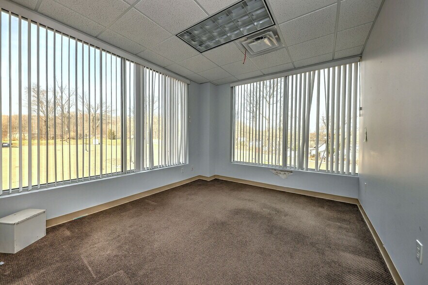 More Photos Of 317 Foxon Rd, East Haven Medical For Lease